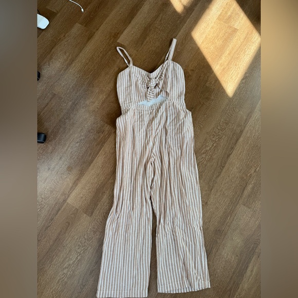 Abercrombie & Fitch Pants - Tan and white stripped jumpsuit with cut out